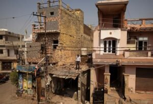 India and Pakistan Ramp Up Military Strikes as Calls for De-Escalation Intensify